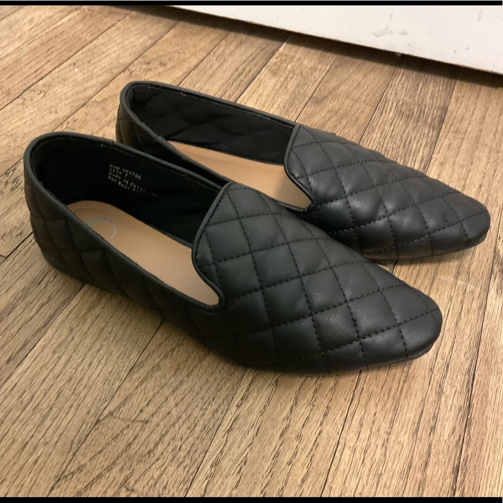 Journee Collection Women's Lavvina Quilted Black Loafer Flat Leather Shoe 🥿 - Picture 2 of 12